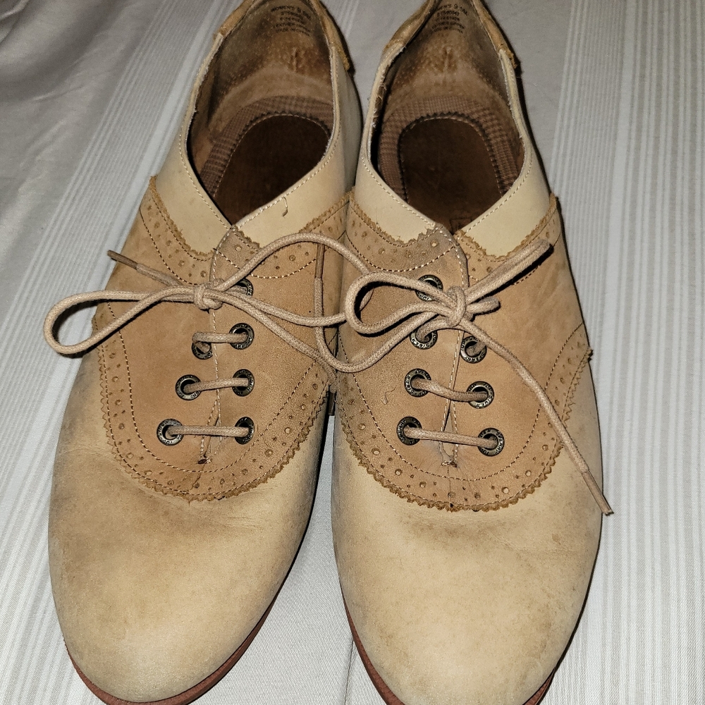 Sperry wingtip flats